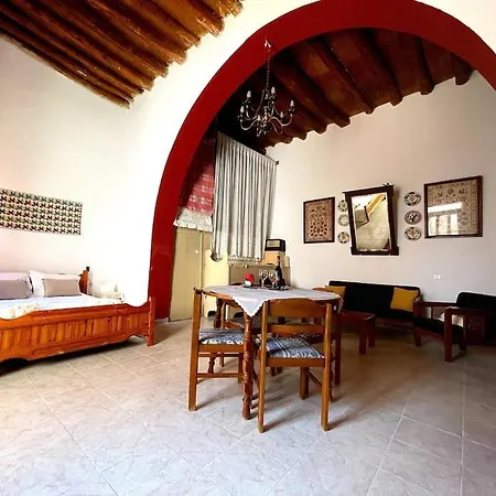 Katholiki Traditional House אפאנטו