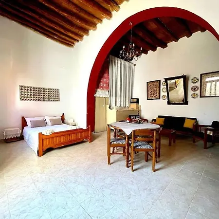 Nyaraló Katholiki Traditional House Afándu